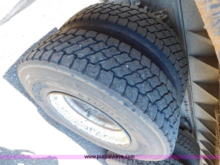 image for item L5880 1995 Freightliner FLD dump truck