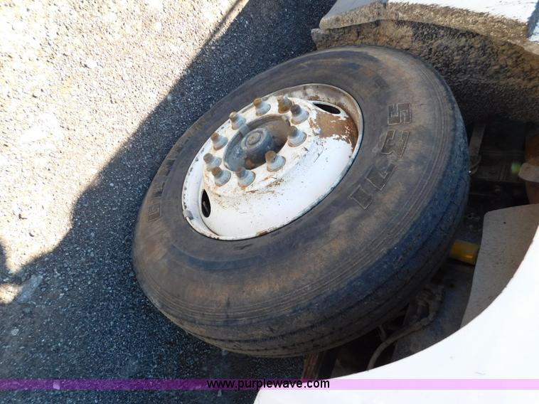 image for item L5880 1995 Freightliner FLD dump truck