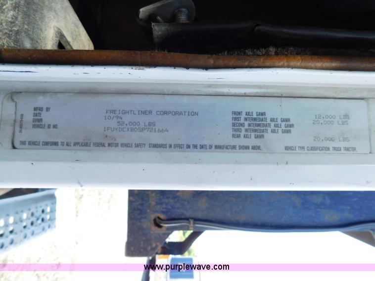 image for item L5880 1995 Freightliner FLD dump truck