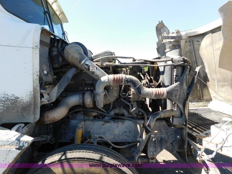 image for item L5880 1995 Freightliner FLD dump truck