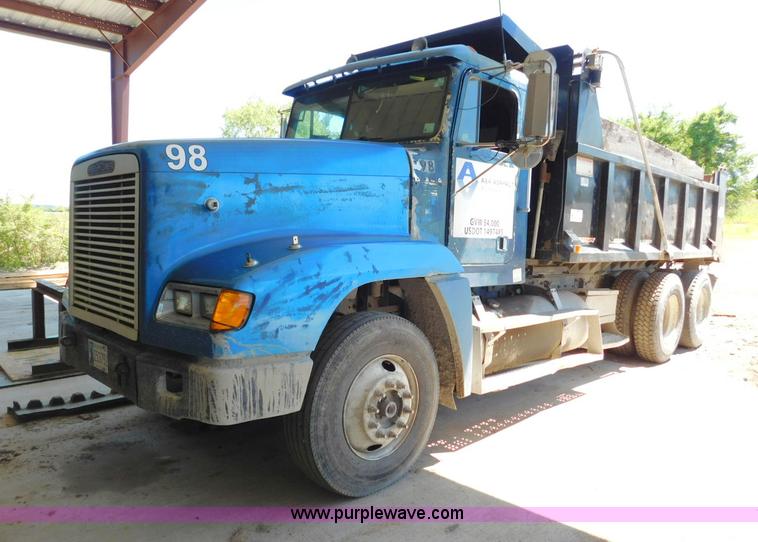 image for item L5881 1995 Freightliner FLD dump truck