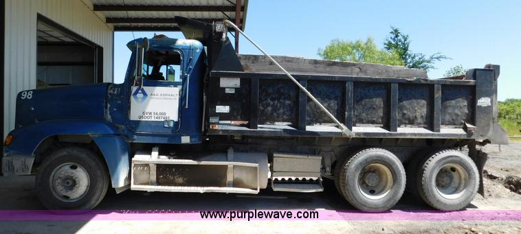 image for item L5881 1995 Freightliner FLD dump truck