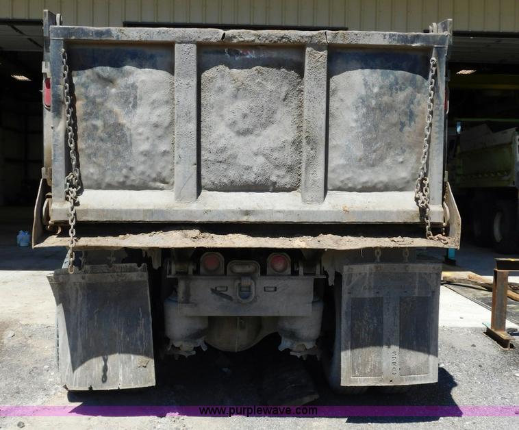 image for item L5881 1995 Freightliner FLD dump truck