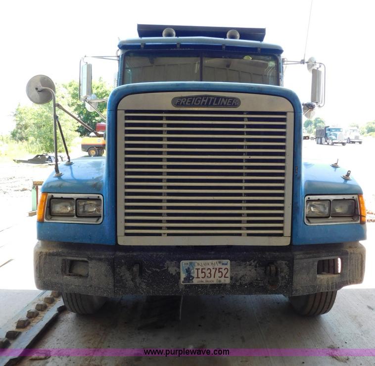 image for item L5881 1995 Freightliner FLD dump truck