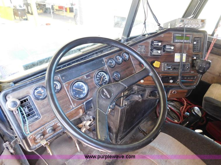 image for item L5881 1995 Freightliner FLD dump truck