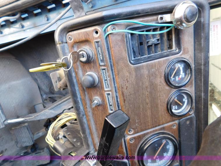 image for item L5881 1995 Freightliner FLD dump truck