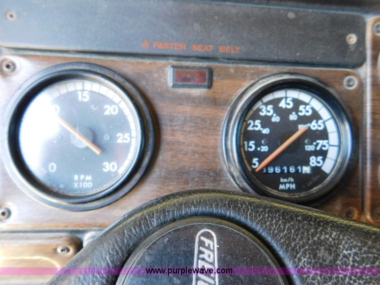 image for item L5881 1995 Freightliner FLD dump truck