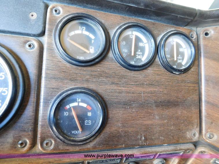 image for item L5881 1995 Freightliner FLD dump truck