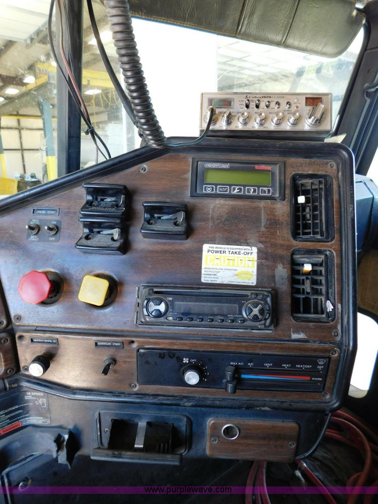 image for item L5881 1995 Freightliner FLD dump truck