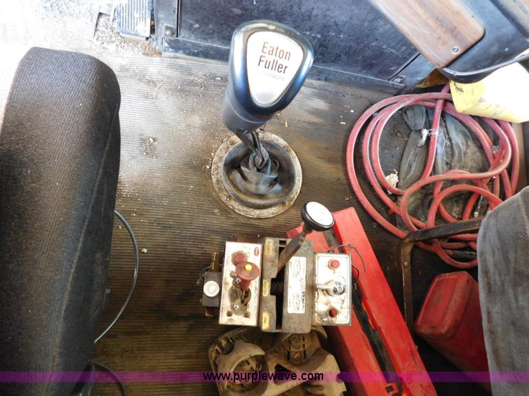 image for item L5881 1995 Freightliner FLD dump truck