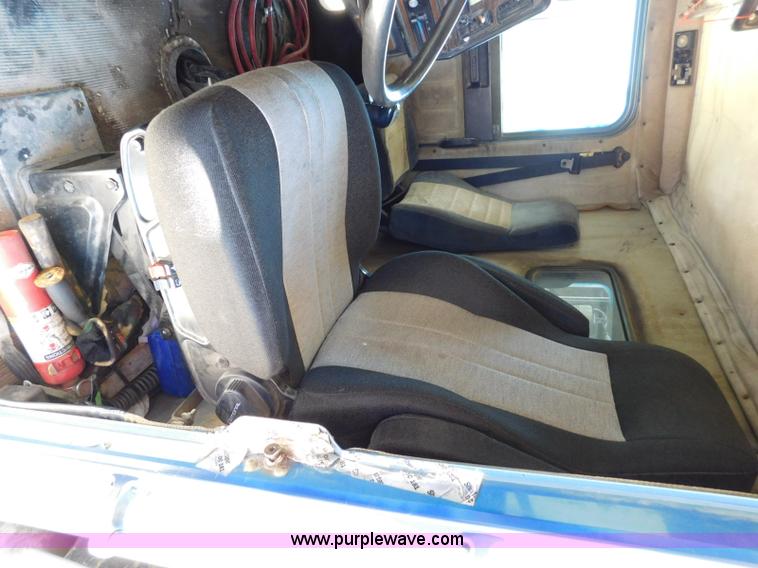 image for item L5881 1995 Freightliner FLD dump truck