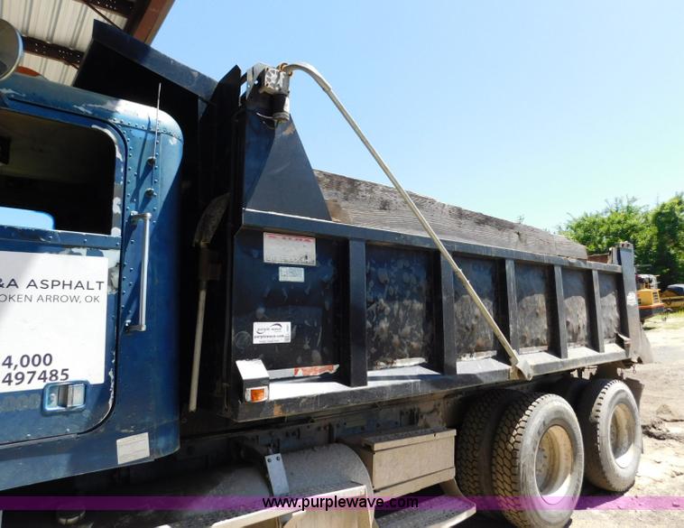 image for item L5881 1995 Freightliner FLD dump truck