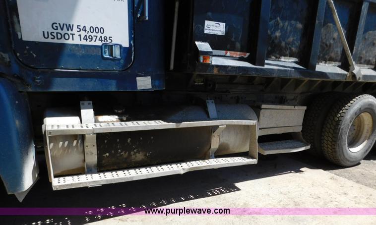 image for item L5881 1995 Freightliner FLD dump truck