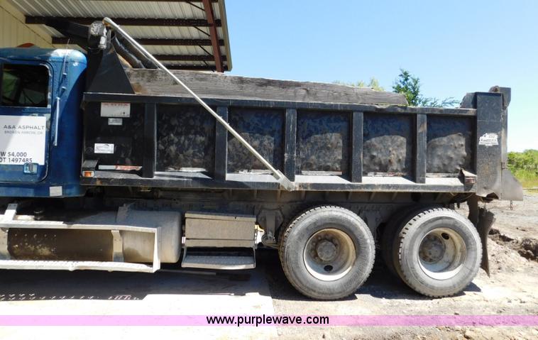 image for item L5881 1995 Freightliner FLD dump truck