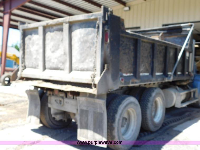 image for item L5881 1995 Freightliner FLD dump truck