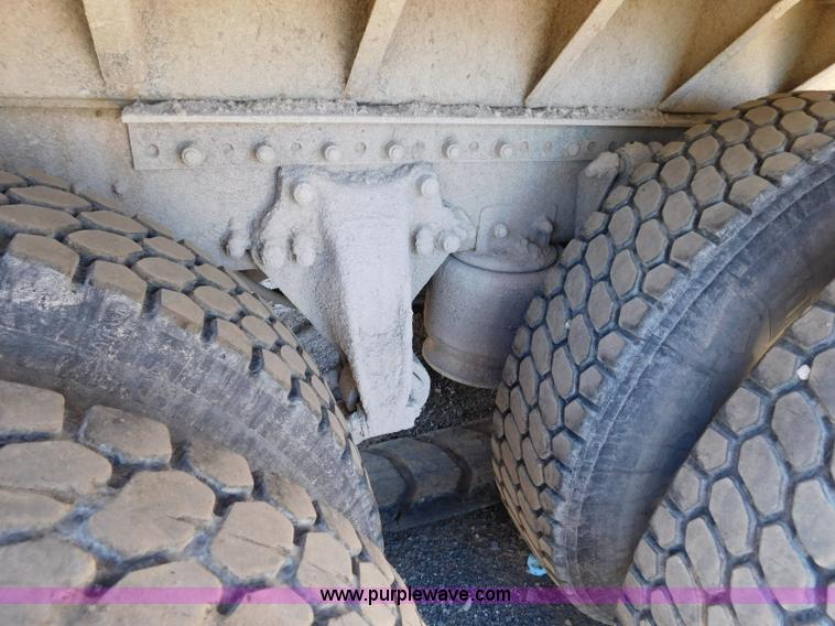 image for item L5881 1995 Freightliner FLD dump truck