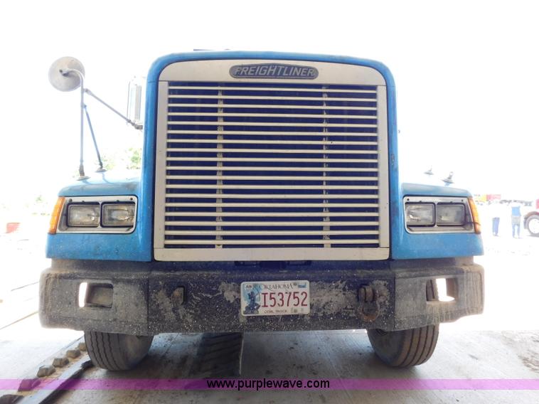 image for item L5881 1995 Freightliner FLD dump truck