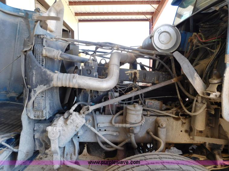 image for item L5881 1995 Freightliner FLD dump truck