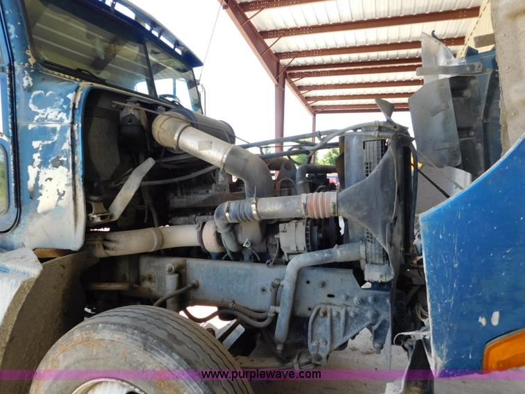 image for item L5881 1995 Freightliner FLD dump truck