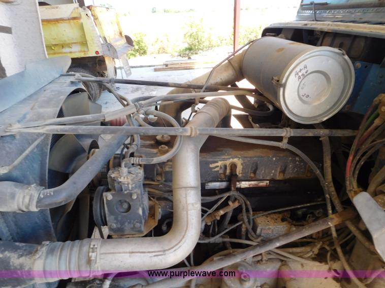 image for item L5881 1995 Freightliner FLD dump truck