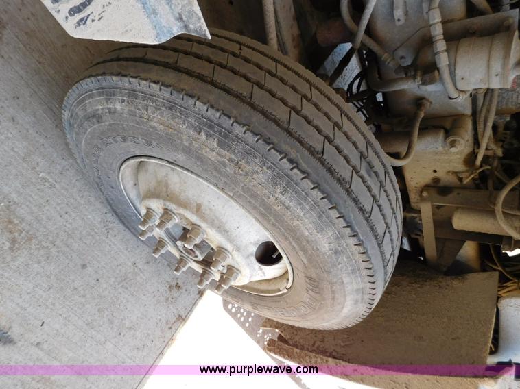 image for item L5881 1995 Freightliner FLD dump truck