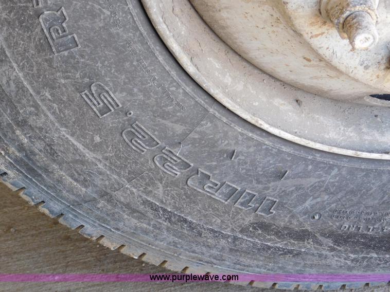 image for item L5881 1995 Freightliner FLD dump truck