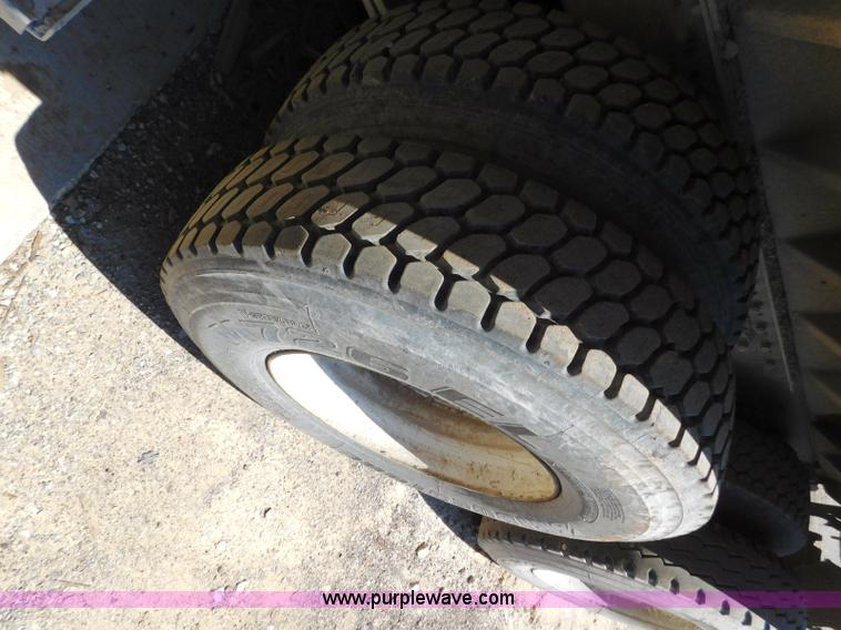 image for item L5881 1995 Freightliner FLD dump truck