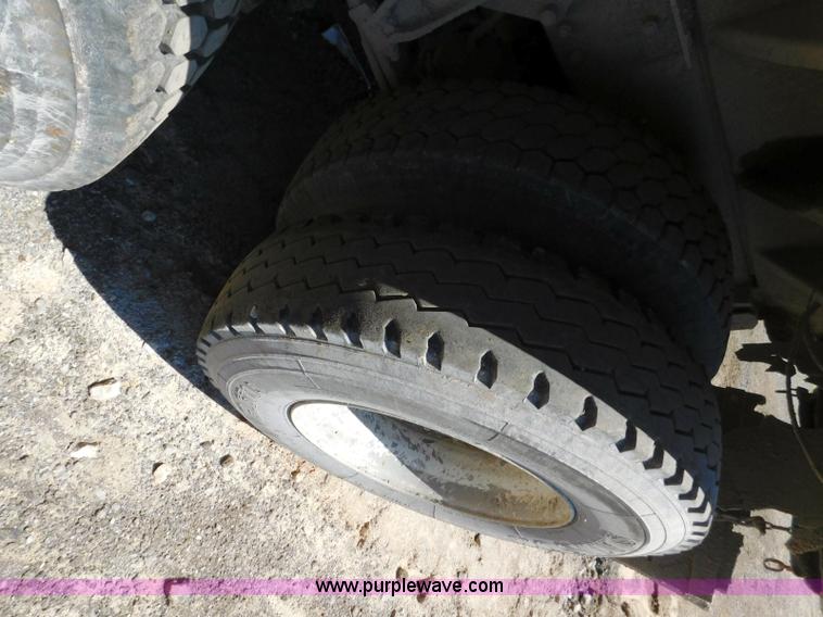 image for item L5881 1995 Freightliner FLD dump truck