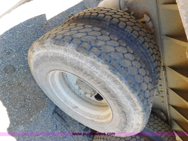 image for item L5881 1995 Freightliner FLD dump truck