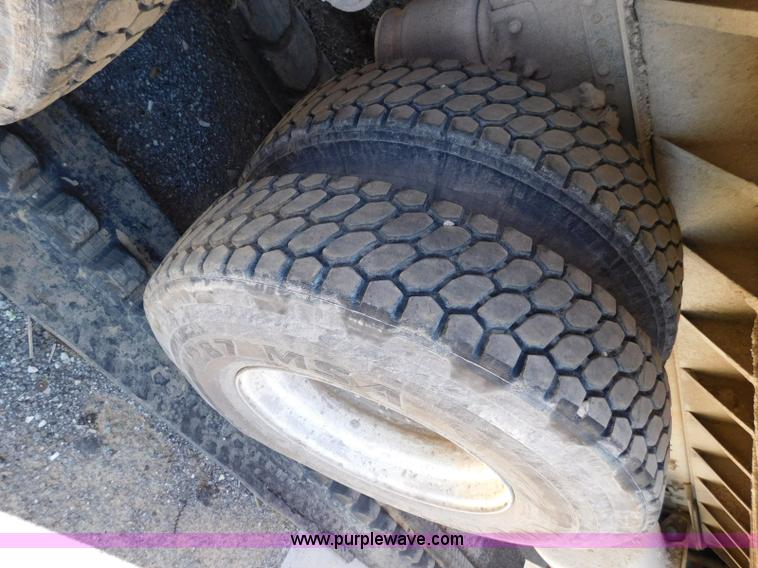 image for item L5881 1995 Freightliner FLD dump truck