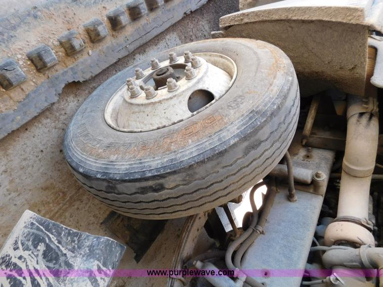 image for item L5881 1995 Freightliner FLD dump truck