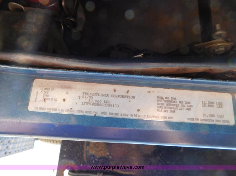 image for item L5881 1995 Freightliner FLD dump truck