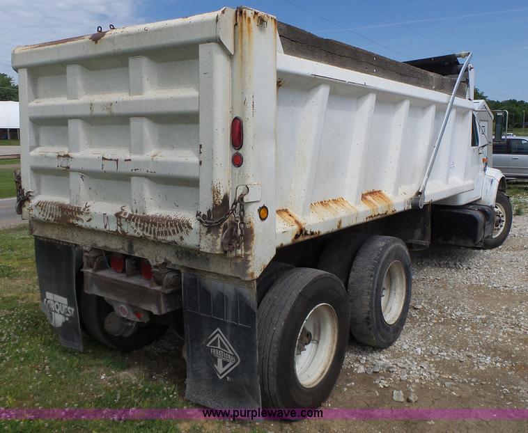 image for item L6089 2000 International 4900 dump truck