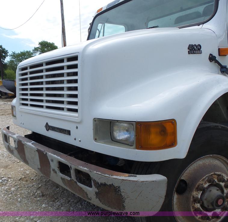 image for item L6089 2000 International 4900 dump truck