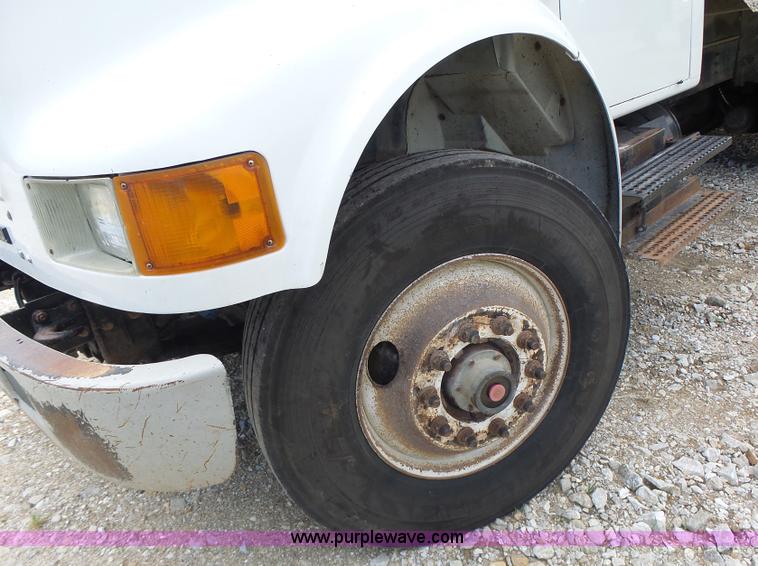 image for item L6089 2000 International 4900 dump truck