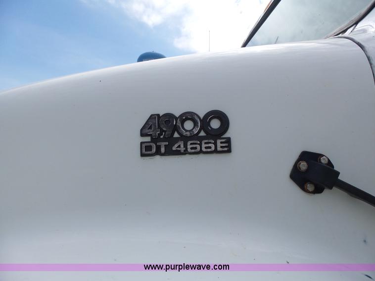 image for item L6089 2000 International 4900 dump truck