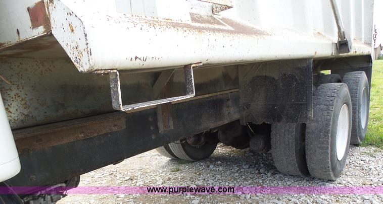 image for item L6089 2000 International 4900 dump truck