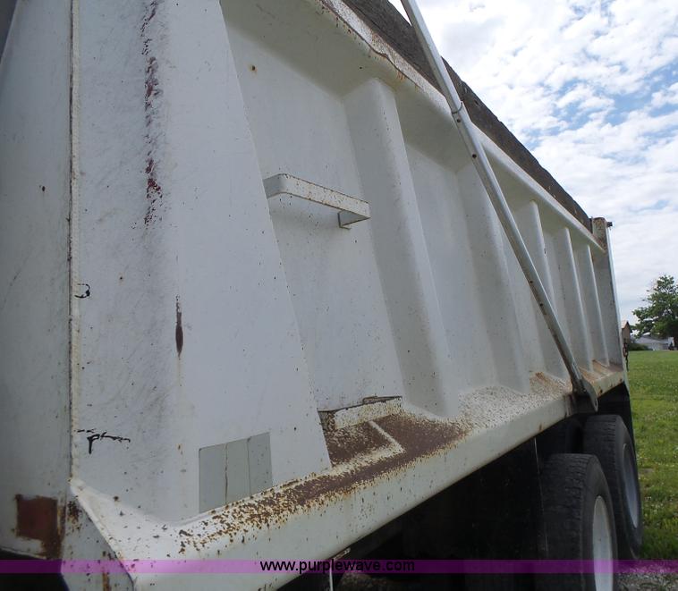 image for item L6089 2000 International 4900 dump truck