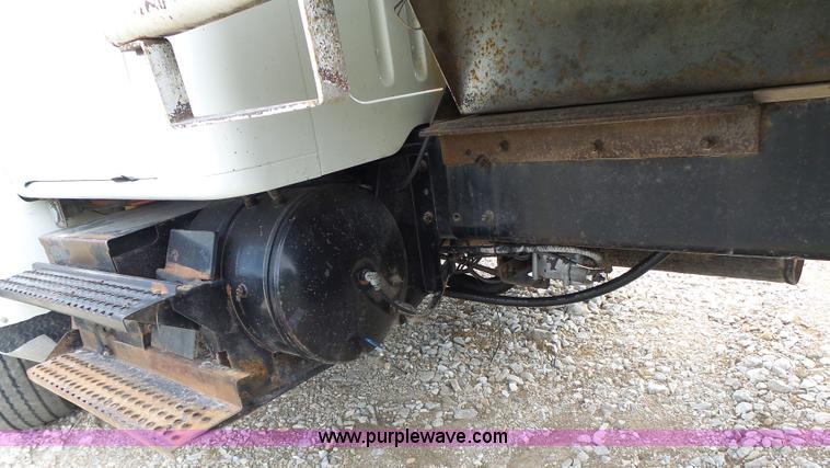 image for item L6089 2000 International 4900 dump truck