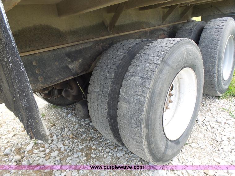 image for item L6089 2000 International 4900 dump truck