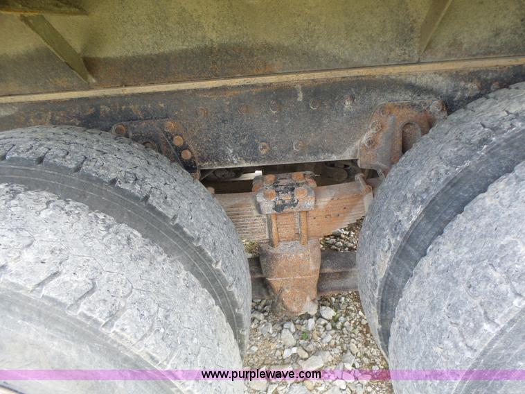 image for item L6089 2000 International 4900 dump truck