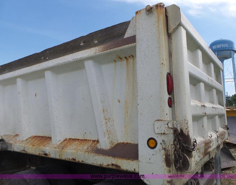 image for item L6089 2000 International 4900 dump truck