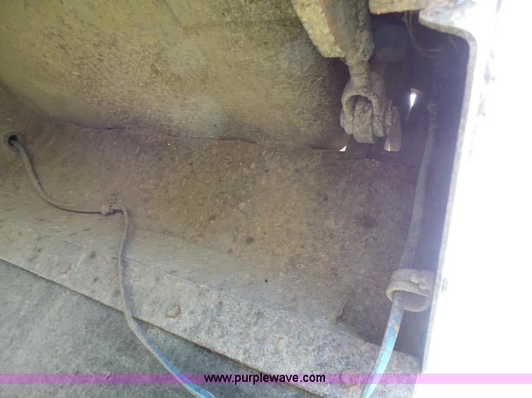 image for item L6089 2000 International 4900 dump truck