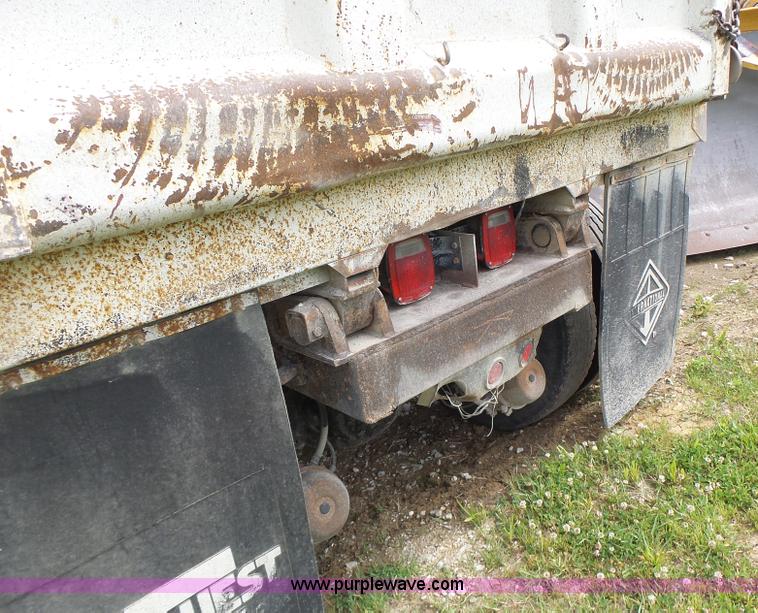 image for item L6089 2000 International 4900 dump truck