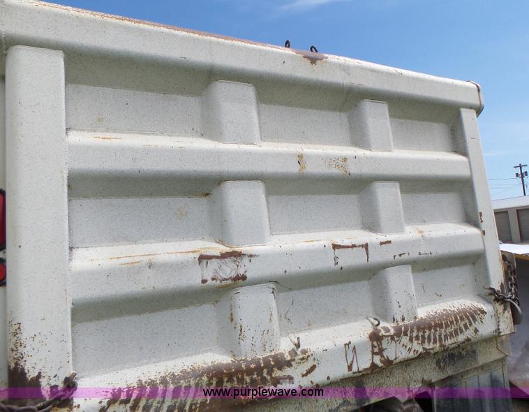 image for item L6089 2000 International 4900 dump truck