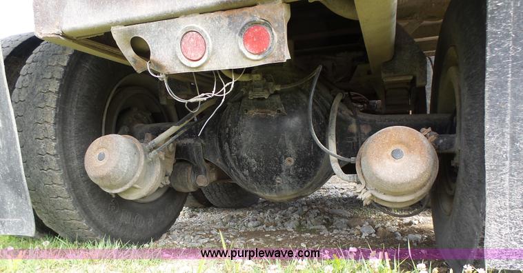 image for item L6089 2000 International 4900 dump truck