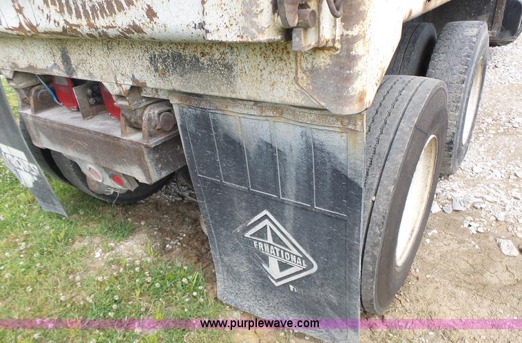 image for item L6089 2000 International 4900 dump truck