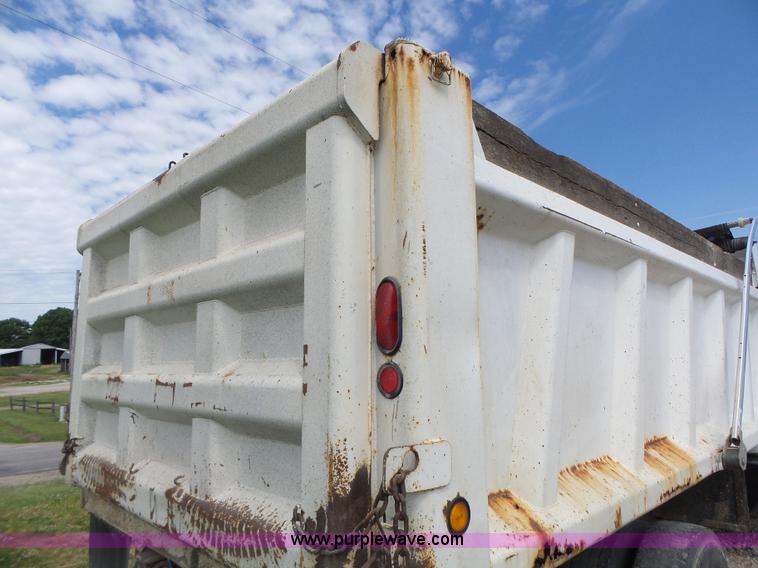 image for item L6089 2000 International 4900 dump truck