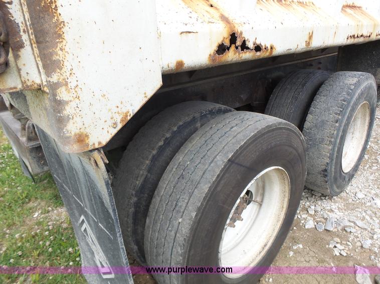 image for item L6089 2000 International 4900 dump truck