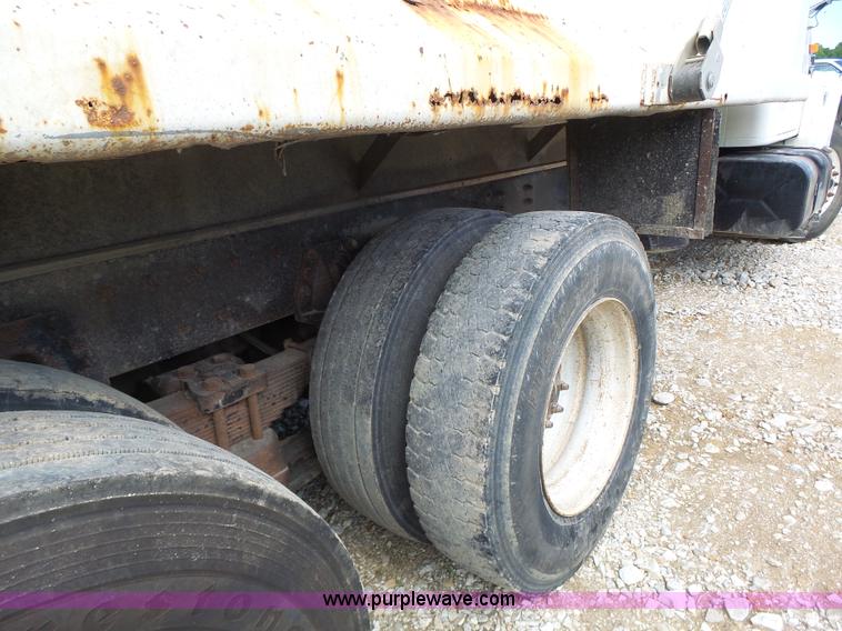 image for item L6089 2000 International 4900 dump truck